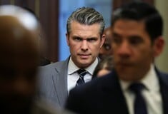 Guardian: «Ένα πολύ επικίνδυνο άτομο» - Ο Πιτ Χέγκσεθ φαίνεται να πανηγυρίζει τη σφαγή στον πόλεμο με το Ιράν