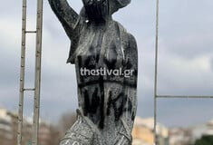 Θεσσαλονίκη: Άγνωστοι βανδάλισαν άγαλμα στο κέντρο της πόλης