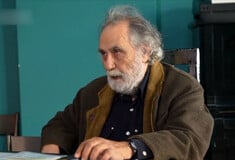 Κώστας Αρζόγλου: «Στην Έλλη Λαμπέτη έλαχε να μου ανακοινώσει ότι η μάνα μου είχε πνιγεί»