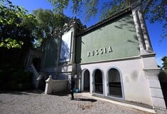 Η επιστροφή της Ρωσίας στη Venice Biennale ξανανοίγει τη συζήτηση για τα όρια της πολιτισμικής ουδετερότητας