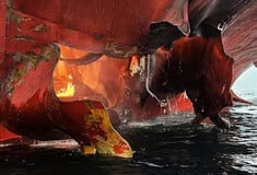 Στενά του Ορμούζ: Ένα ελληνόκτητο ανάμεσα στα τρία φορτηγά πλοία που χτυπήθηκαν από άγνωστης προέλευσης βλήματα