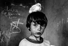 Στο Κίεβο, οι εικόνες του Oleksandr Glyadyelov αψηφούν τις βόμβες