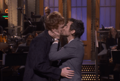 Ο Χάρι Στάιλς απάντησε στις κατηγορίες για queerbaiting με ένα φιλί στο SNL