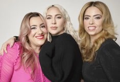 Δύο ελληνοαμερικανίδες λεσβίες λανσάρουν beauty brand και το TikTok αντιδρά.