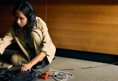 Red Means Go: Η HUGO ντύνει τη γενιά που φτιάχνει το δικό της μέλλον