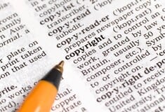 Η εγκυκλοπαίδεια Μπριτάνικα μήνυσε την OpenAI για μαζική υφαρπαγή του περιεχομένου της