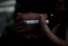 ΑΝΗΛΙΚΟΙ ΚΑΠΝΙΚΑ ΠΡΟΪΟΝΤΑ ΑΛΚΟΟΛ 