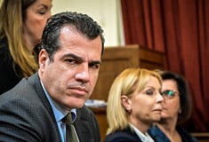 Αποχαιρετώντας τα τελευταία προσχήματα