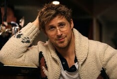 Μια σφουγγαρίστρα με γυαλιά έγινε η πιο απρόσμενη παρτενέρ του Ryan Gosling