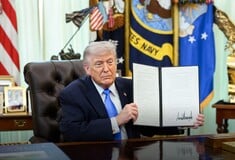 ΝΤΟΝΑΛΝΤ ΤΡΑΜΠ ΥΠΟΓΡΑΦΗ ΔΟΛΑΡΙΑ