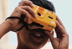 Σε μια πόλη συνόρων, τα παιδιά του Μαρντίν φωτογραφίζουν ό,τι οι άλλοι δεν βλέπουν