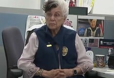 ΜΠΡΟΥΣ ΓΟΥΙΛΙΣ ΜΗΤΕΡΑ ΕΘΕΛΟΝΤΙΣΜΟΣ ΑΣΤΥΝΟΜΙΑ ΛΟΣ ΑΝΤΖΕΛΕΣ