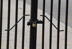 ΚΛΕΙΣΤΑ ΣΧΟΛΕΙΑ ΤΗΛΕΚΠΑΙΔΕΥΣΗ ΚΑΚΟΚΑΙΡΙΑ