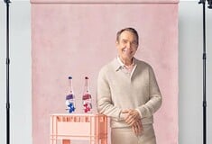 Ο Jeff Koons βάζει το Balloon Dog στα επετειακά μπουκάλια της Evian