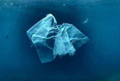 Ερευνητές του Κέιμπριτζ μετατρέπουν πλαστικά απόβλητα και οξύ μπαταριών σε «καθαρό» υδρογόνο