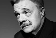 Ο Νέιθαν Λέιν θυμάται πόσο δύσκολο ήταν να είσαι γκέι στα 90s