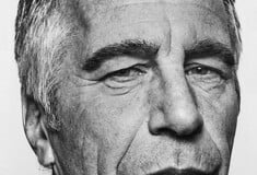 Τι βλέπει ένας φωτογράφος όταν κοιτάζει τόσο κοντά την εξουσία;