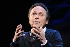 Το σπίτι που χάθηκε στις φωτιές γίνεται η νέα παράσταση του Μπίλι Κρίσταλ