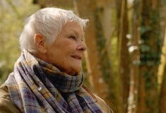 Στον κήπο της Τζούντι Ντεντς κάθε δέντρο θυμίζει κάποιον που έφυγε