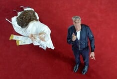 Σιωπή, αμαρτία και θέαμα: τι ακριβώς κάνει τώρα ο Μαουρίτσιο Κατελάν