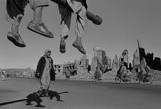 Οι φωτογραφίες του Τζέιμς Νάχτγουεϊ ταξιδεύουν στα μουσεία του κόσμου