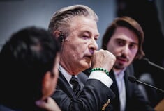 ΑΛΕΚ ΜΠΑΛΝΤΟΥΙΝ ΤΑΙΝΙΑ ΔΙΚΗ ΘΑΝΑΤΟΣ ΠΥΡΟΒΟΛΙΣΜΟΣ