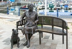 Παγκάκια με διάσημη παρέα: 8 πόλεις με αγάλματα ιστορικών προσωπικοτήτων που κάθονται δίπλα σου