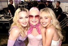 Κι είμαστε ακόμα ζωντανοί, μέσα πια στη σκηνή: από τη selfie της Ellen, στη Madonna και την Σαμπρίνα Κάρπεντερ