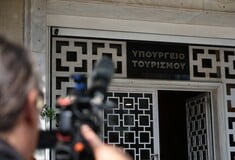 ΠΤΩΣΗ ΓΥΝΑΙΚΑΣ ΥΠΟΥΡΓΕΙΟ ΠΟΛΙΤΙΣΜΟΥ