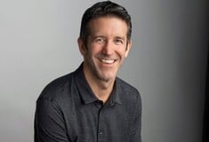 JOHN TERNUS ΠΟΙΟΣ ΕΙΝΑΙ ΝΕΟΣ CEO APPLE