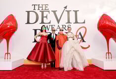 Ο ΔΙΑΒΟΛΟΣ ΦΟΡΑΕΙ ΠΡΑΝΤΑ 2 ΠΑΓΚΟΣΜΙΑ ΠΡΕΜΙΕΡΑ ΜΕΡΙΛ ΣΤΡΙΠ ΑΝ ΧΑΘΑΓΟΥΕΪ