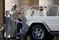 ΠΑΠΑΣ ΦΡΑΓΚΙΣΚΟΣ ΓΑΖΑ ΠΑΙΔΙΑΤΡΙΚΗ ΚΛΙΝΙΚΗ POPEMOBILE