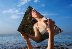 Φαντάσματα, γυμνά και queer στέμματα: τι δείχνει για τη φωτογραφία σήμερα η φετινή AIPAD 