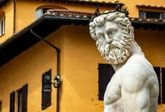 ΑΓΑΛΜΑ ΦΛΩΡΕΝΤΙΑ ΤΟΥΡΙΣΤΡΙΑ