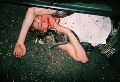 Δεν είναι μόνο οι έρωτες που σε διαλύουν: γιατί η προδοσία από έναν φίλο μένει για χρόνια