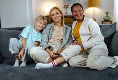 Στις ΗΠΑ εξετάζουν ειδική σήμανση για τρανς θέματα στην παιδική τηλεόραση