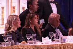 ΠΥΡΟΒΟΛΙΣΜΟΙ ΛΕΥΚΟΣ ΟΙΚΟΣ ΝΤΟΝΑΛΝΤ ΜΕΛΑΝΙΑ ΤΡΑΜΠ