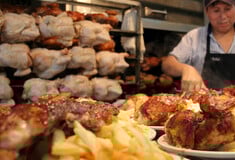 Το κοτόπουλο ως πατρίδα: Από το pollo a la brasa στο καζάνι της ajiaco