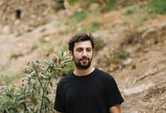 Από την Αθήνα στον Αργυρό Λέοντα: Ο Μάριο Μπανούσι και το θέατρο χωρίς λόγια που συγκινεί την Ευρώπη