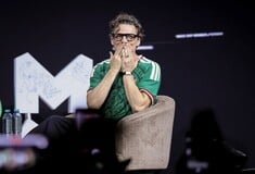 Ο Πέδρο Πασκάλ λύγισε στη σκηνή: «Στο σινεμά πήγαινα πάντα με την οικογένειά μου»