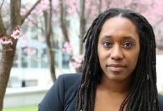 Ο Ζόχραν Μαμντάνι βάζει μια queer αρχειονόμο να φυλάξει τη μνήμη της Νέας Υόρκης