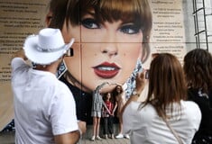 ΤΕΪΛΟΡ ΣΟΥΙΦΤ ΣΥΝΑΥΛΙΑ ΕΠΙΘΕΣΗ 