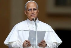 Πρώτη φορά ο Πάπας Λέων ΙΔ΄ μίλησε για τους LGBTQ+ Καθολικούς - και έβαλε όριο στις ευλογίες