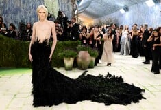 Η Άλεξ Κονσάνι έγραψε ιστορία στο Met Gala και εμφανίστηκε σαν τρανς ηρωίδα του Μποτιτσέλι