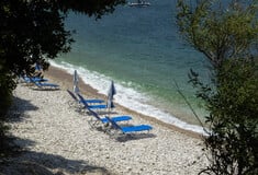 ΤΟΥΡΙΣΤΑΣ ΞΑΠΛΩΣΤΡΑ ΑΠΟΖΗΜΙΩΣΗ ΕΛΛΗΝΙΚΟ ΝΗΣΙ