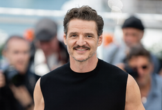 Ο Pedro Pascal πέταξε economy για τις Κάννες και οι πρώην πιλότοι ξεμπροστιάζουν τη χλιδή των private jets