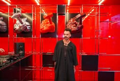 Τι σχέση έχει το Berghain με ένα 3D printed γλυπτό που κρατά σφυρί;