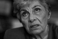 Η κυρία Κική Δημουλά πιστεύει ότι είναι δειλή και συμβιβασμένη