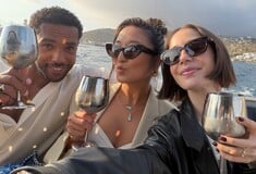 EMILY IN PARIS ΕΛΛΑΔΑ ΛΙΛΙ ΚΟΛΙΝΣ ΑΝΑΡΤΗΣΗ