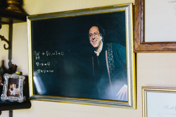Δημήτρης Χριστοδούλου: Ο σπουδαιότερος εν ζωή Έλληνας μαθηματικός μιλά στη LiFO